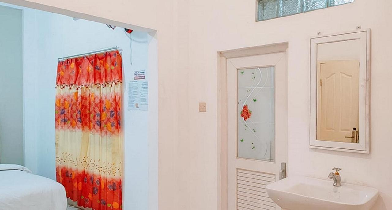 Reddoorz @ Tongas Probolinggo Exterior foto